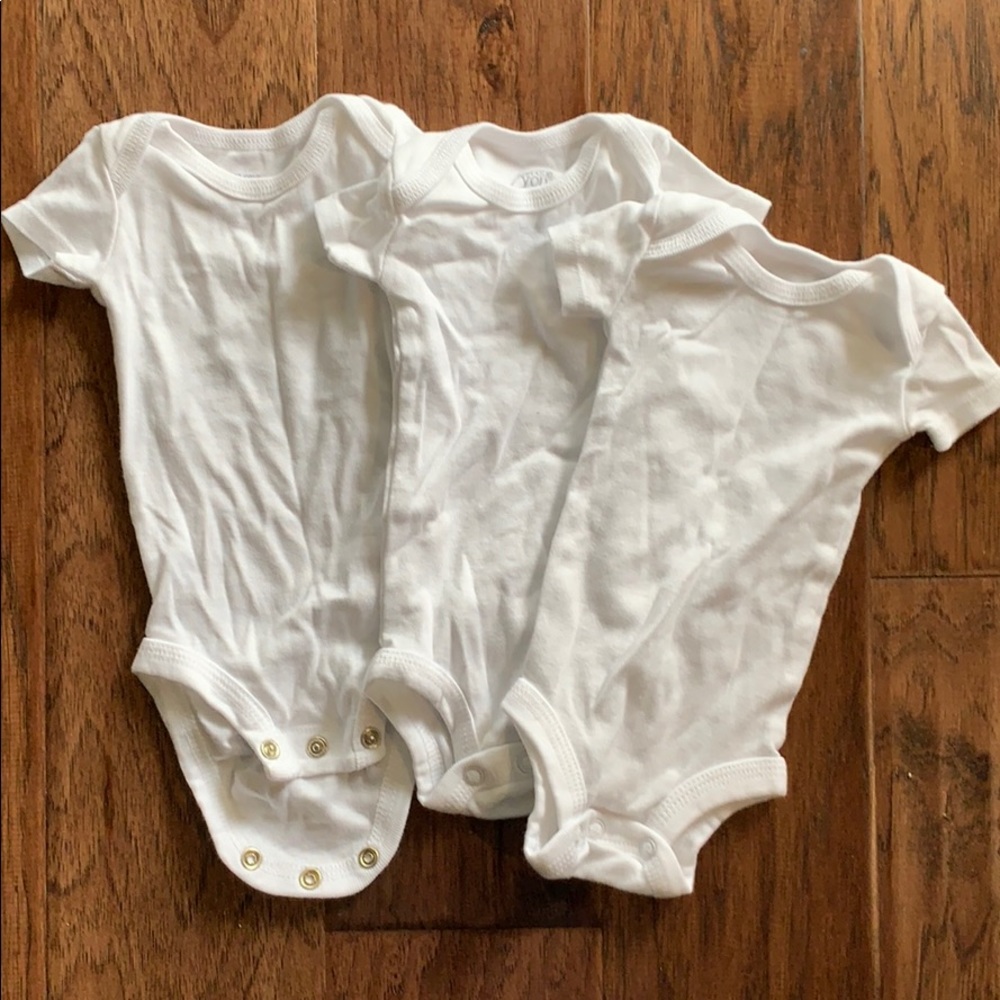 Set of 3 white bodysuits
